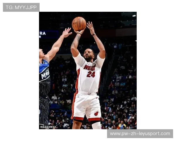 快船鲍威尔快攻单手爆扣，点燃全场气氛